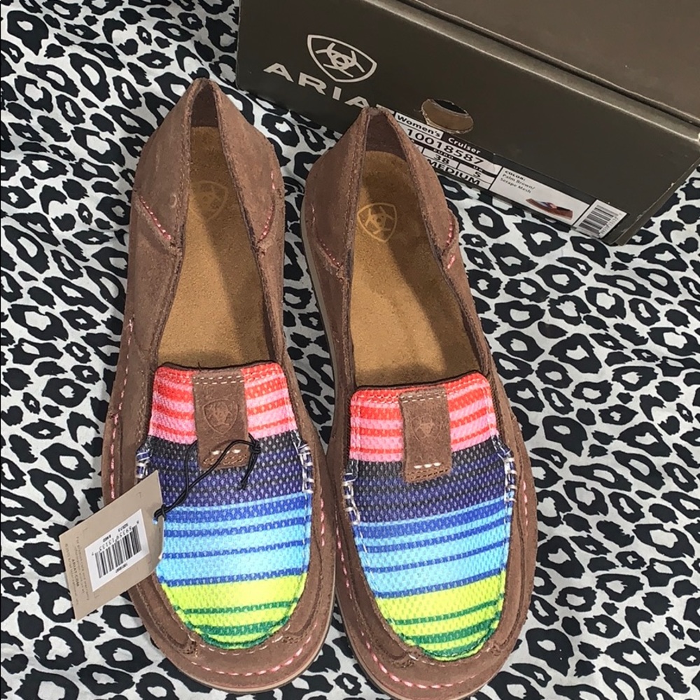 Women’s Ariat cruiser